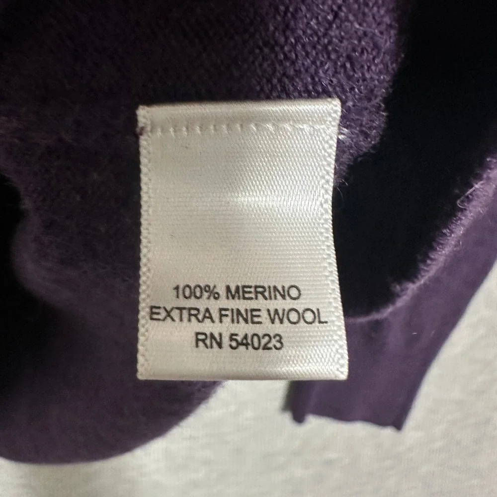 Banana Republic Argyle 100% Merino Wool V-Neck Sweater Purple Mens‎ Large